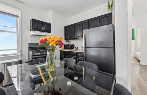 Southeast Yonkers Casa | NY Prime Luxury Escape with KING Bed and Easy Parking!