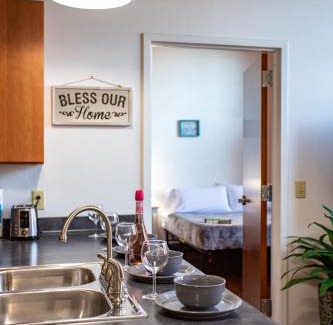 Rochester Apartamento | NY Style Centric Loft with King Bed by Park ave