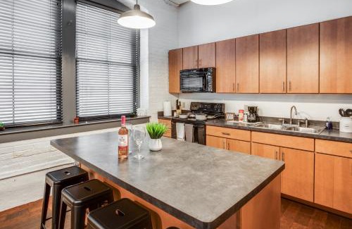 Rochester Apartamento | NY Style Centric Loft with King Bed by Park ave