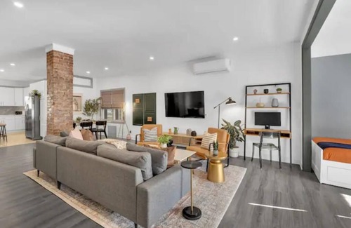 Constable Hook Casa | NYC Neighbor Home w/Parking. 30 min transit