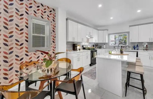 Constable Hook Casa | NYC Neighbor Home w/Parking. 30 min transit