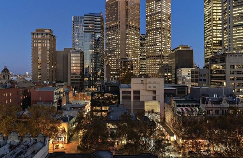 Chinatown Apartamento | NYC Rooftop Penthouse Apartment in Melbournes Paris end