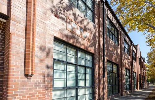 Ultimo Apartamento | NYC-Style Luxe Loft on Wentworth Park | Glebe Gem