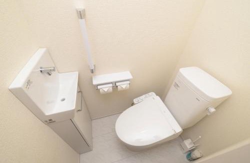 Shinjuku Villa | NYHotel 1 新宿2階建て4室1バスルーム1シャワー2トイレ