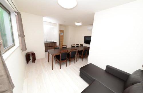 Shinjuku Villa | NYHotel 5 新宿2階建て4室1バスルーム1シャワー2トイレ