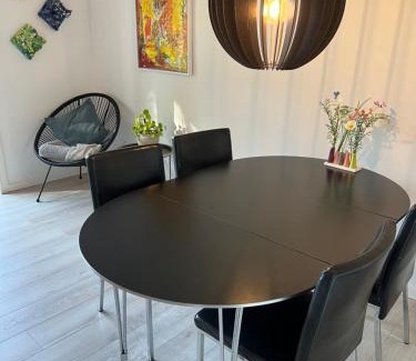 Esbjerg Apartamento | Nyrenoveret lejlighed med balkon og parkering