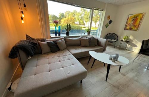 Esbjerg Apartamento | Nyrenoveret lejlighed med balkon og parkering