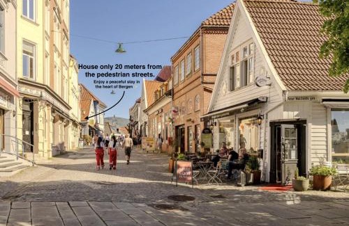 Sentrum Villa | Nyrenovert Bergenshus med 2 leiligheter - rolig smau i hjertet av Bergen