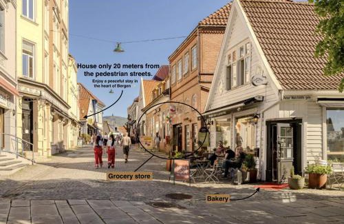 Sentrum Villa | Nyrenovert Bergenshus med 2 leiligheter - rolig smau i hjertet av Bergen