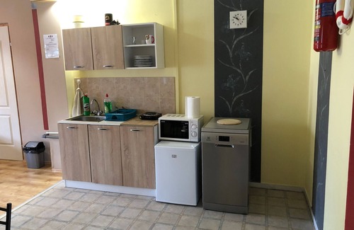 Sagvar Casa | Nyugodt mégis város központi vendéház! Balatontól 6km-re.