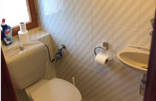 Sagvar Casa | Nyugodt mégis város központi vendéház! Balatontól 6km-re.