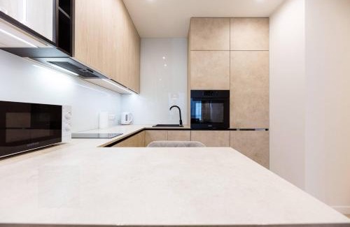 Shevchenkivs'kyi District Apartamento | Nyvky Like Home - Файна Таун із сезонним басейном - Кв 58