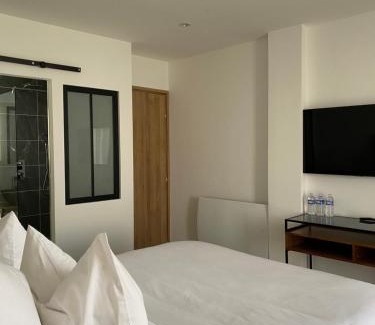Bourg-Saint-Andeol Cama Y Desayuno | O Bain Soleil
