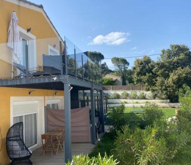 Bourg-Saint-Andeol Cama Y Desayuno | O Bain Soleil