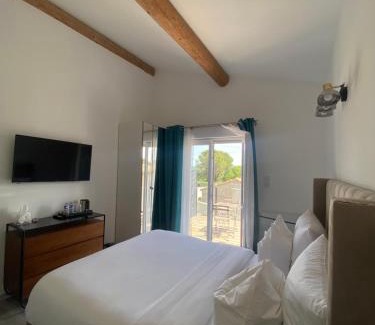 Bourg-Saint-Andeol Cama Y Desayuno | O Bain Soleil