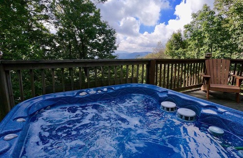 Apple Ridge Cabina | O'Connors Retreat - Blowing Rock, Hot tub Secluded acreage, fabulous views