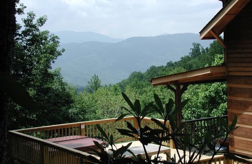 Apple Ridge Cabina | O'Connors Retreat - Blowing Rock, Hot tub Secluded acreage, fabulous views