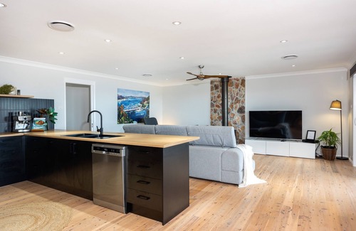 Kioloa Casa | O'Hara - Waterfront, walk to Merry Beach