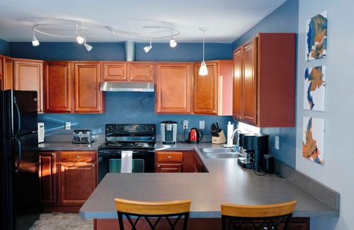 Taku - Campbell Apartamento | Apartamento de 2 dormitorios en una calle tranquila cerca del cinturón verde de Campbell Creek