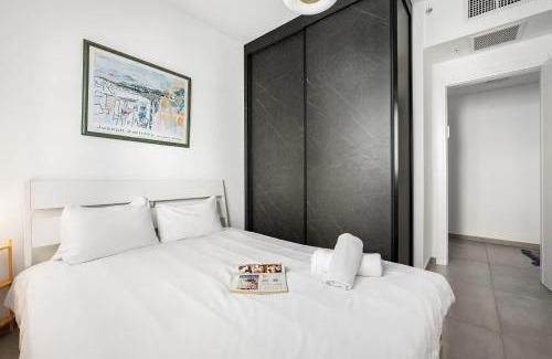 Bat Yam Apartamento | O&O Group - 3BR Skyline Retreat on the 24th Floor