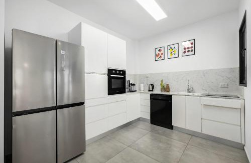 Bat Yam Apartamento | O&O Group - 3BR Skyline Retreat on the 24th Floor