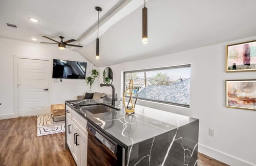 East Downtown Houston Casa | O4 -B · The O'Four, Eado Retreat - Unit B