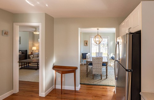 East Chop Casa | Oak Bluffs - Quiet Neighborhood - Walk to Town, Ferry, Library and more!