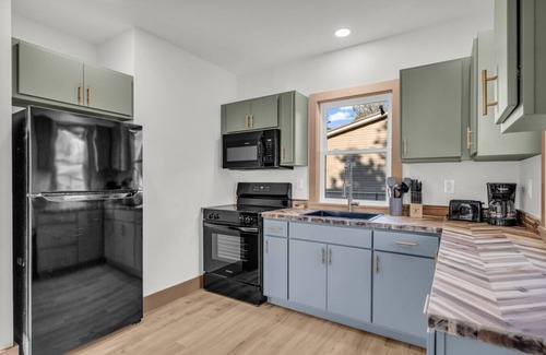 North Lakeport Casa | Oak & Clay Haven – Walk to Bar & Beach!