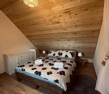 Cvetkovic Casa | Oak House Mrežnica