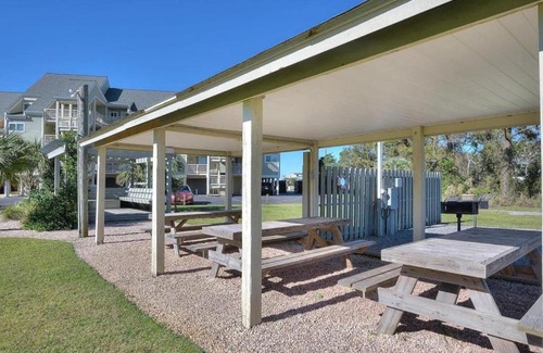 Caswell Beach Casa | Oak Island Beach Villa 805 - The Laughing Seagull