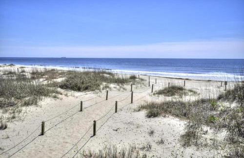 Long Beach Casa | Oak Island Beach Villa 1609 - The Captain's Perch