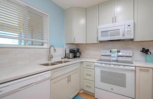 Caswell Beach Casa | Oak Island Beach Villa 308 Sandy Groves