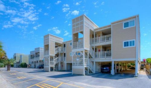 Caswell Beach Casa | Oak Island Beach Villa 308 Sandy Groves