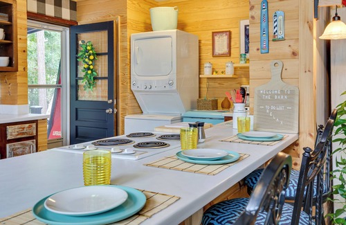 Tranquil Harbour Cabaña | Oak Island Vacation Rental w/ Decks, Walk to Beach