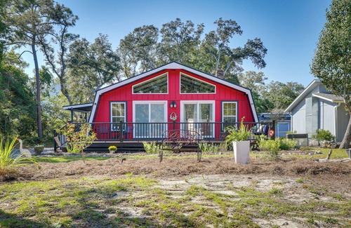 Tranquil Harbour Cabaña | Oak Island Vacation Rental w/ Decks, Walk to Beach