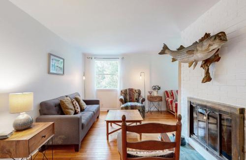 Oak Bluffs Casa | Oak Leaf Cape Cottage