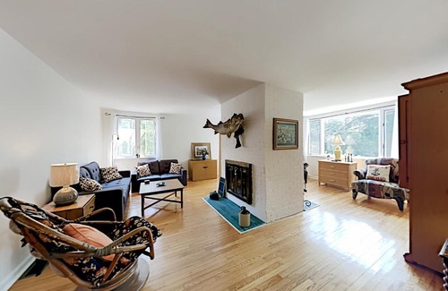 Oak Bluffs Casa | Oak Leaf Cape Cottage