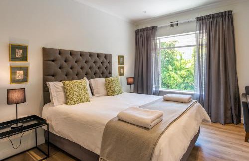 Claremont Casa | Oak Manor