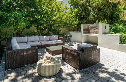 Claremont Casa | Oak Manor