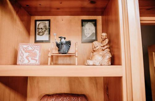 Mariposa Casa | Oak Meadows House