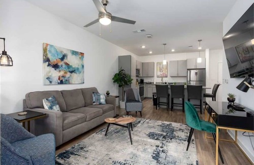 Pelham Apartamento | Oak Mountain Retreat: Pool, Gym & Balcony