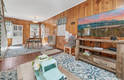 Big Bear Lake Chalet De Esquí | Oak Nesting - Great chalet style cabin at the end of the street with rustic stone gas log fireplace!