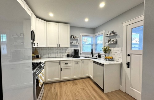 Milwaukee Casa | Oak Park Bliss: 3BR, 2BA Gem