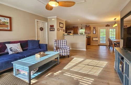 Haywood County Casa | Oak Park Retreat: 2BR 2BA Cozy Peaceful Home near Haywood Regional Medical