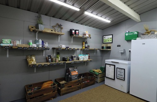 Denstone Cabaña | OAK, pet friendly, character holiday cottage in Rocester