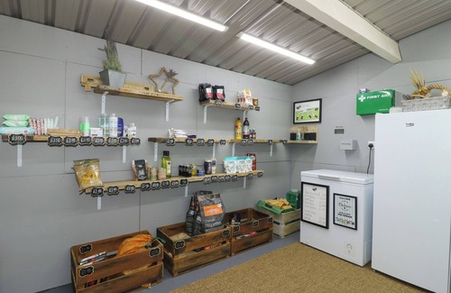 Denstone Cabaña | OAK, pet friendly, character holiday cottage in Rocester