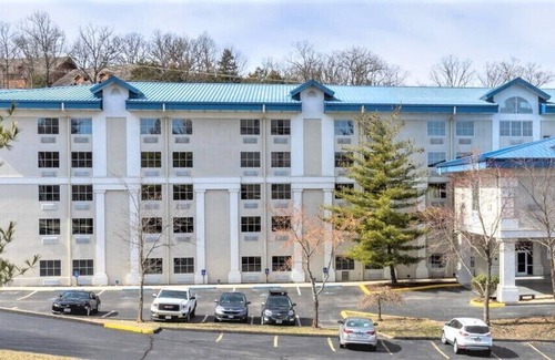 Branson Theater District Hotel | Oak Ridge at Branson
