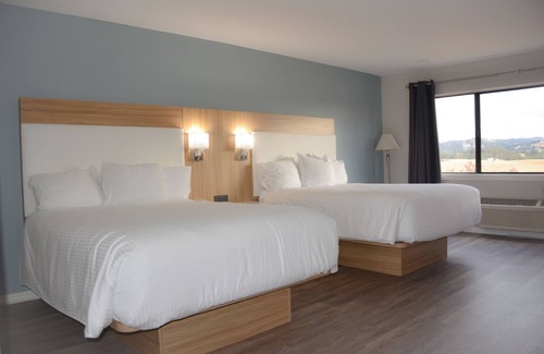 Plymouth Hotel | Shenandoah Inn