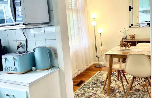 Bell Park Casa | OAK'S BrkFast, WiFi,Fetch,Walk2Pizza,Coffee,Liquor