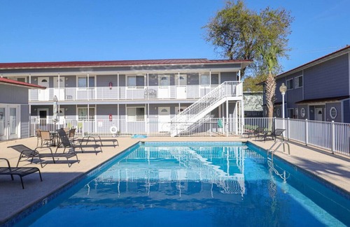 Biloxi Apartamento | Oak Shores Getaway Unit F103
